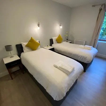 Ailesbury Oaks Апартаменты