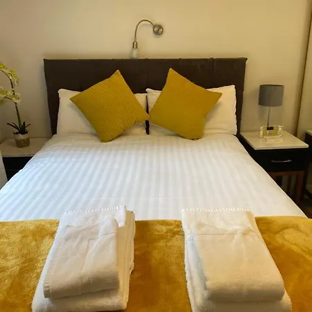 Ailesbury Oaks Apartament *