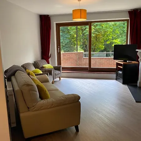 Апартаменты Ailesbury Oaks *